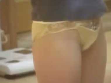 ベージュパンティ盗撮 素朴なベージュ下着のエロ画像 - 性癖エロ画像 センギリ